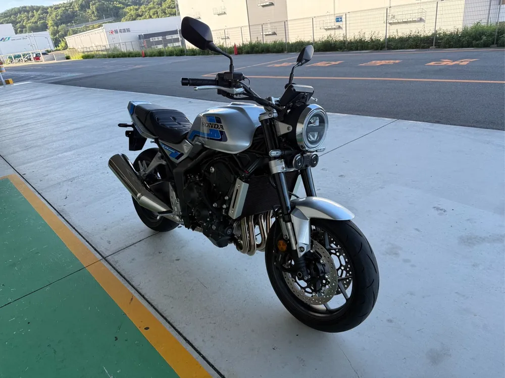 Honda CB1000F 2026, серебристый, фото 3