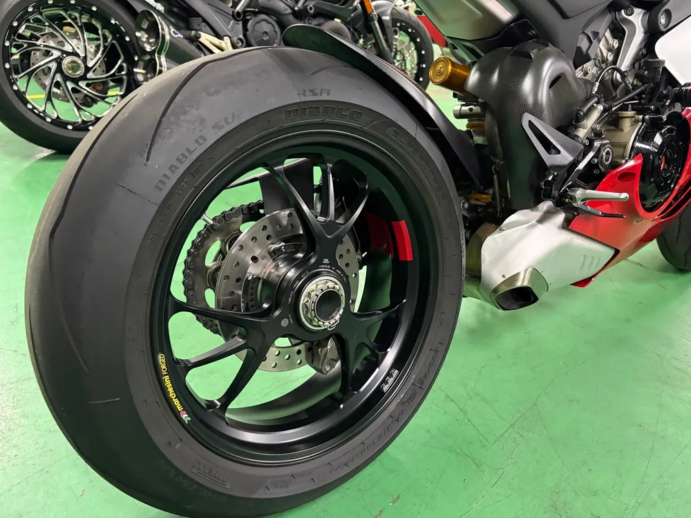 Ducati PANIGA-REV4R 2024, red/white, фото 9