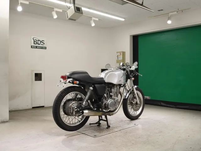 Yamaha SR400 2009, серебристый, фото 5