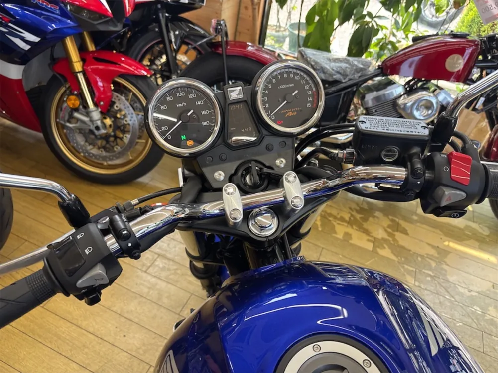 Honda CB400SB 2022, белый, синий, фото 5