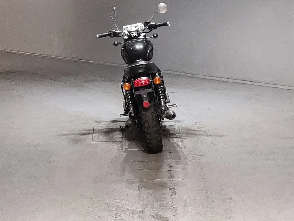 Triumph Bonneville T100 2021, чёрный, фото 4