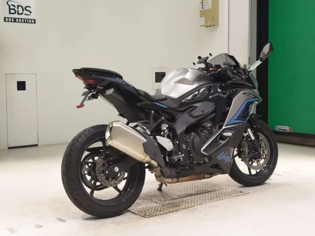 Kawasaki ZX-25R, чёрный, серебристый, фото 5