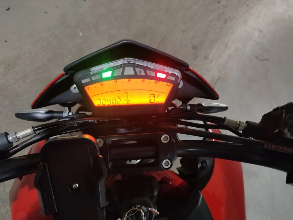 Ducati Hypermotard 796 2010, красный, фото 5