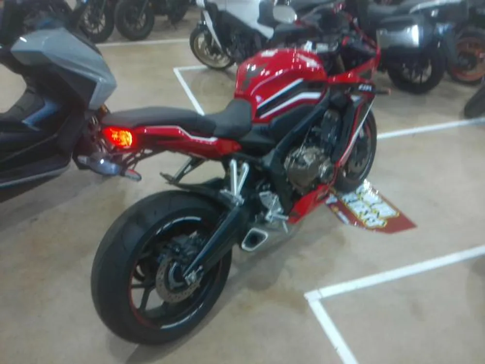 Honda CBR650R 2022, красный, фото 5