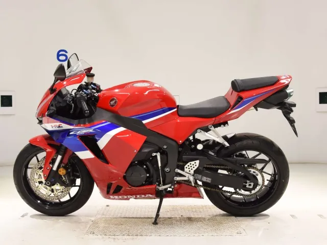 Honda CBR600RR 2025, white | red | blue, фото 2