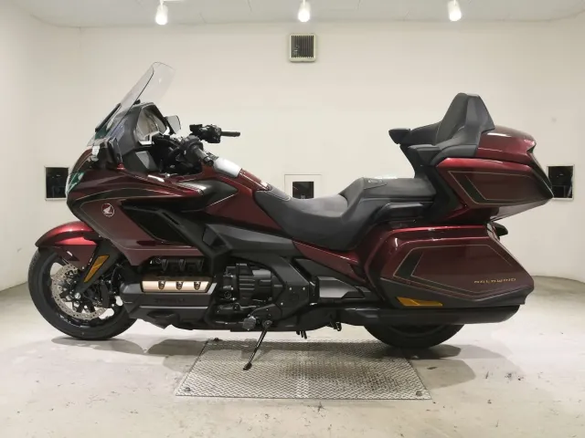 Honda GL1800 2025, красный, фото 2