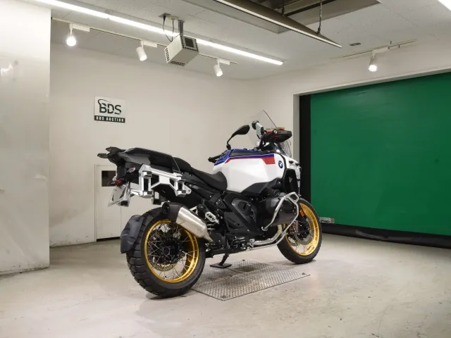 BMW R1300Gs Adv Asa 2026, white | red | blue, фото 5