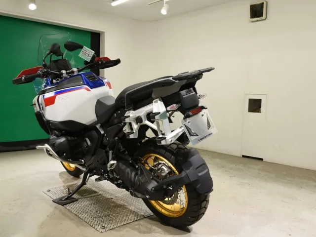 BMW R1300Gs Adv Asa 2026, white | red | blue, фото 6
