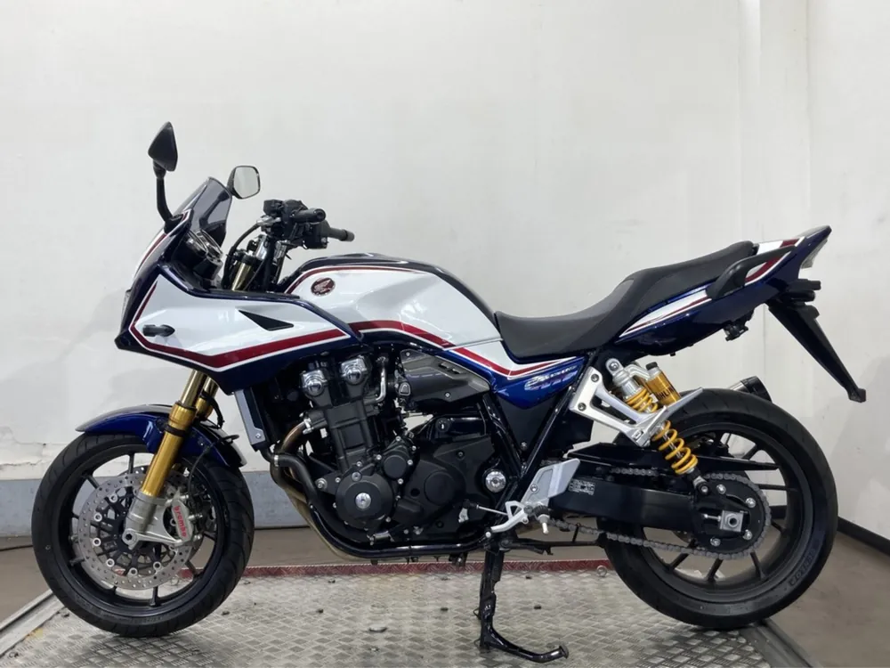 Honda CB1300 2024, white / red / blue, фото 2