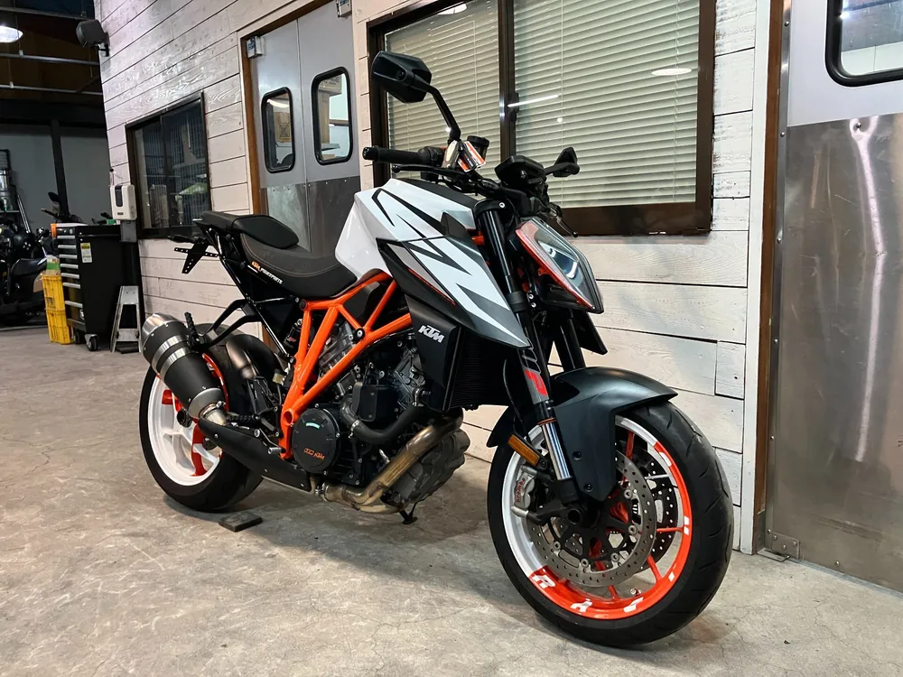KTM 1290 Super Duke R 2020, белый, фото 8