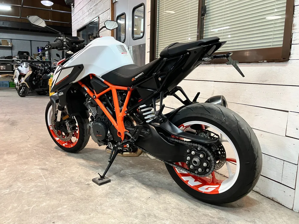 KTM 1290 Super Duke R 2020, белый, фото 10