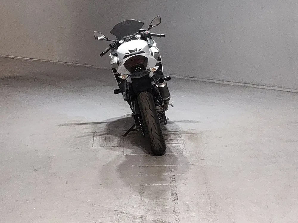 Kawasaki Z400 2022, белый, фото 4