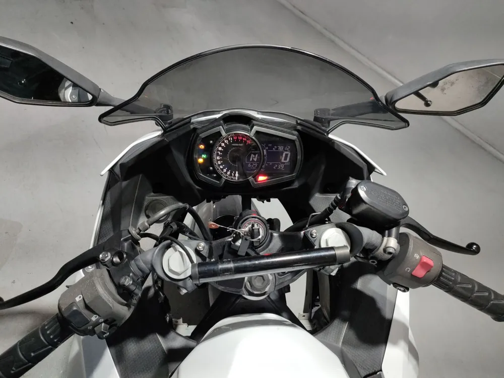 Kawasaki Z400 2022, белый, фото 5
