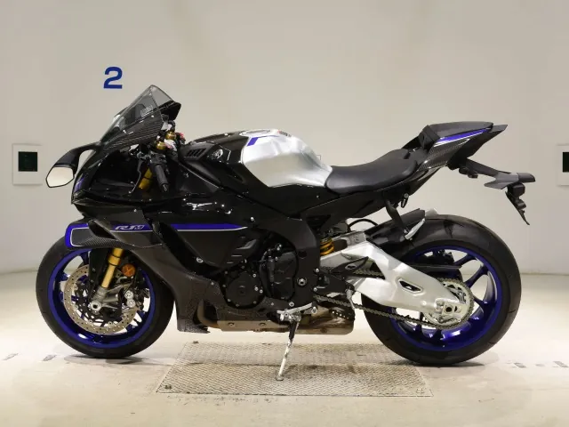 Yamaha YZF-R1M 2026, чёрный, серебристый, фото 2