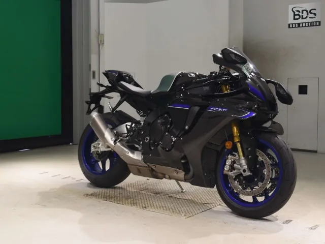 Yamaha YZF-R1M 2026, чёрный, серебристый, фото 3