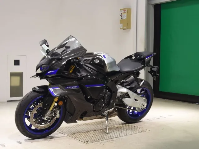 Yamaha YZF-R1M 2026, чёрный, серебристый, фото 4