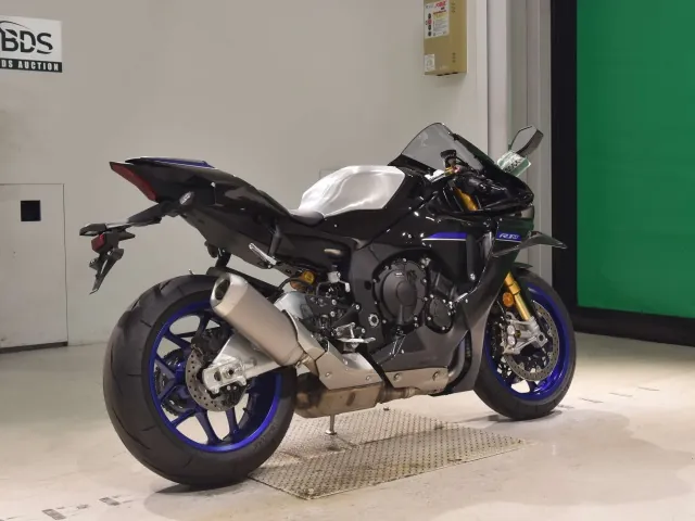 Yamaha YZF-R1M 2026, чёрный, серебристый, фото 5