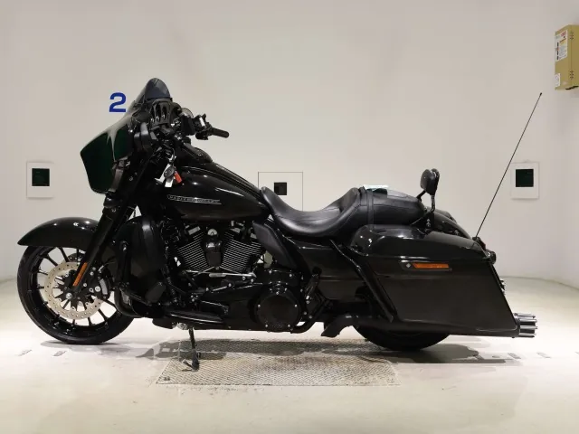 Harley-Davidson FLHXS1750 2018, чёрный, фото 2