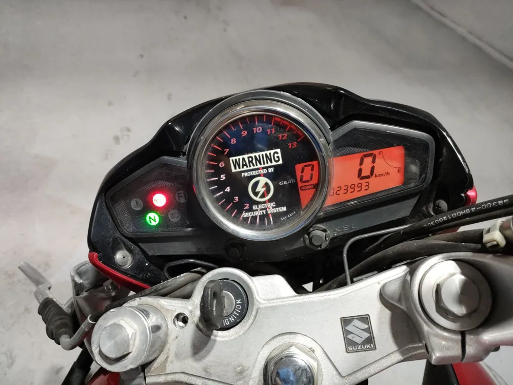 Suzuki GSR250S, красный, фото 5