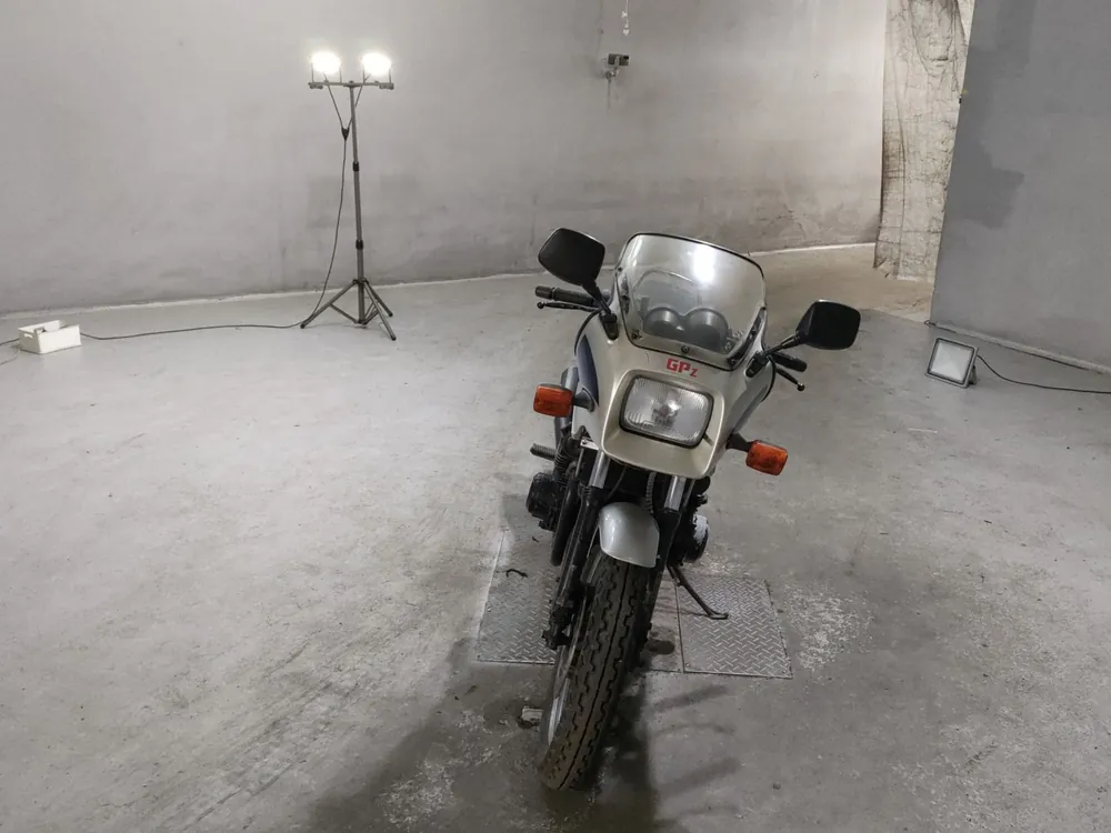 Kawasaki GPZ750 1983, серый, синий, фото 3