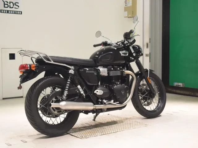 Triumph Bonneville T100 2024, чёрный, фото 5