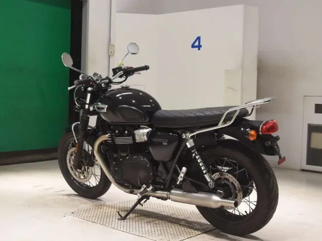 Triumph Bonneville T100 2024, чёрный, фото 6