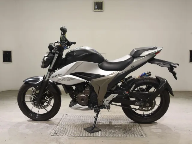 Suzuki Gixxer SF250 2020, black | silver, фото 2