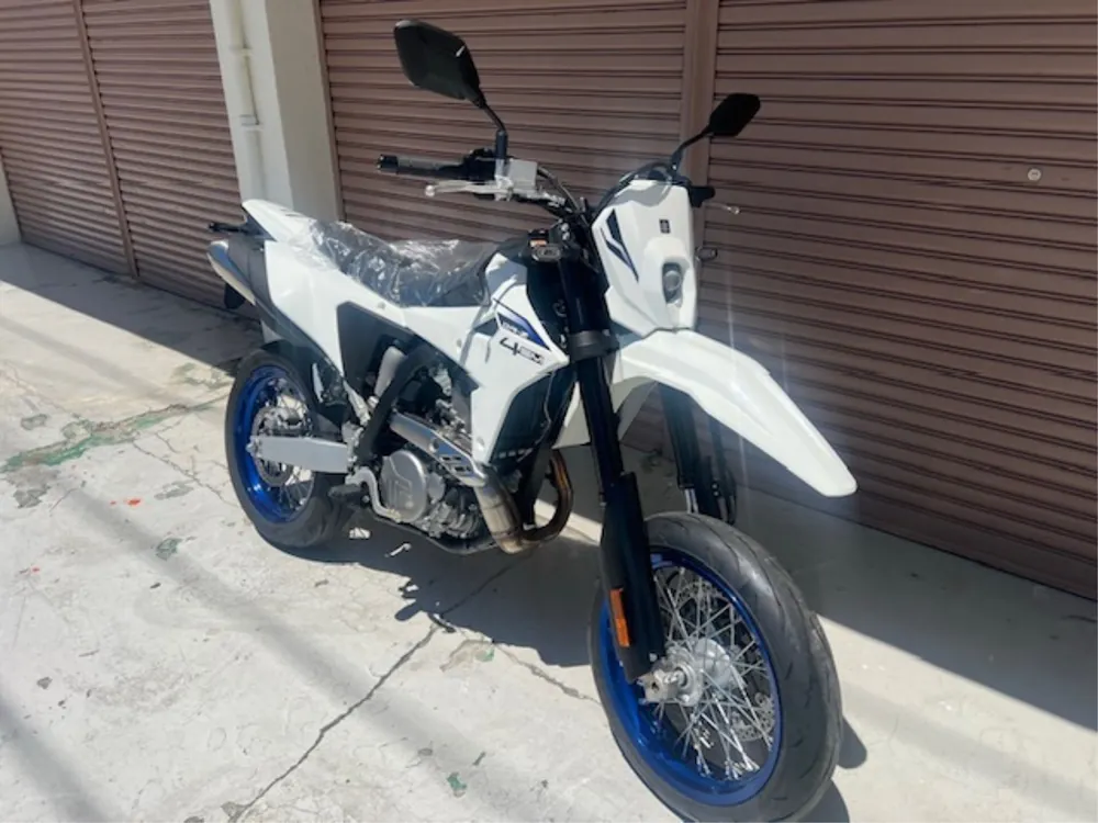 Suzuki DR-Z4S 2026, white/black, фото 2