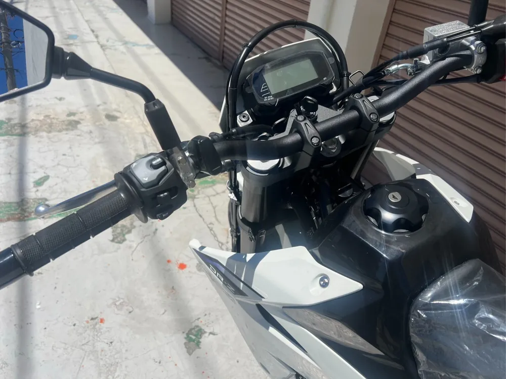 Suzuki DR-Z4S 2026, white/black, фото 9