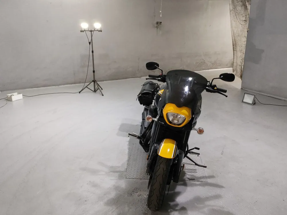 Suzuki Boulevard M109R 2016, black / yellow, фото 3