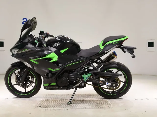 Kawasaki Ninja 400 2018, black | green, фото 2
