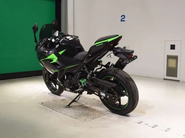 Kawasaki Ninja 400 2018, black | green, фото 6