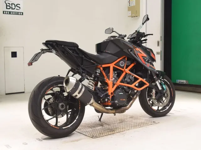KTM 1290 Super Duke R 2016, чёрный, фото 5