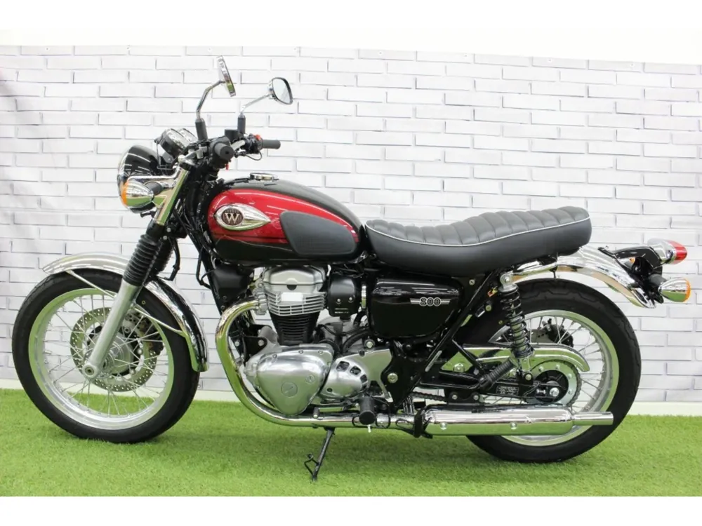 Kawasaki W800-2 2025, чёрный, красный, фото 2