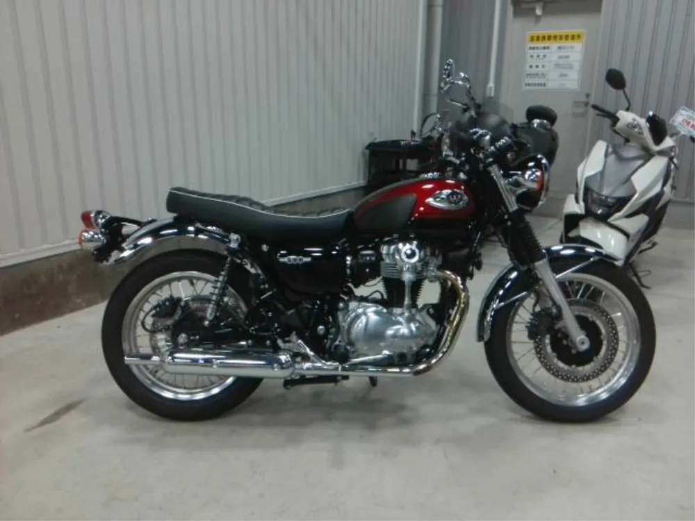 Kawasaki W800-2 2025, чёрный, красный, фото 9