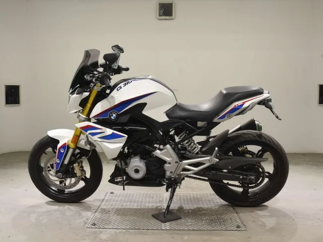 BMW G310R 2018, white | red | blue, фото 2