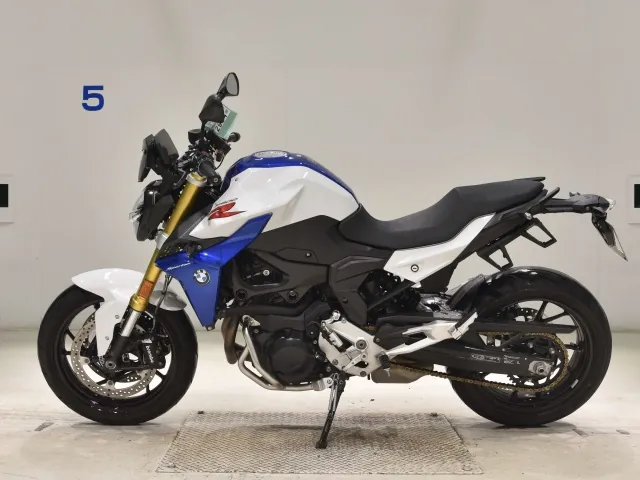 BMW F900R 2023, белый, синий, фото 2