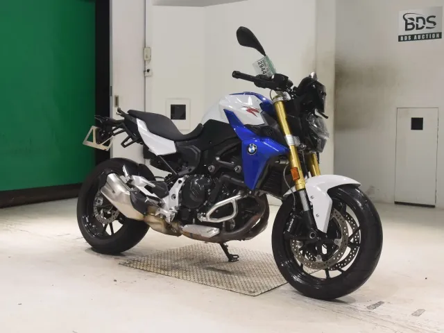 BMW F900R 2023, белый, синий, фото 3