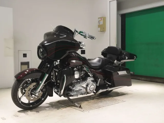 Harley-Davidson FLHXSE1800CVO 2011, чёрный, фото 4