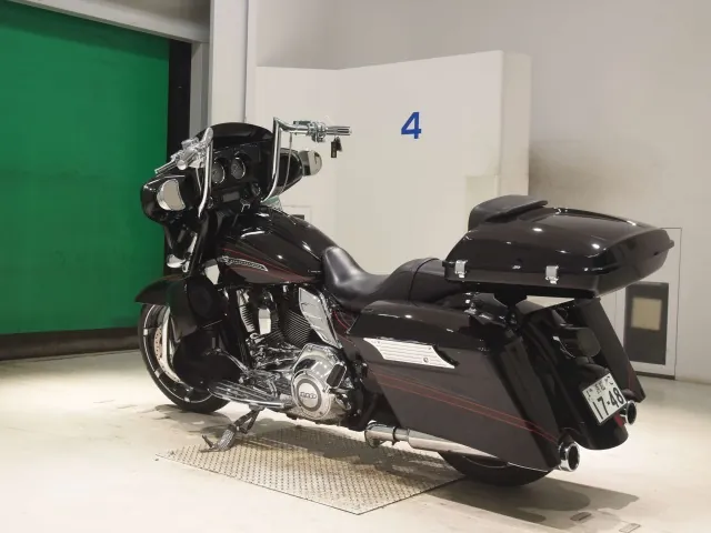 Harley-Davidson FLHXSE1800CVO 2011, чёрный, фото 6