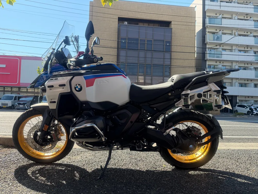 BMW R1300Gs Adv Asa 2026, white / blue, фото 2