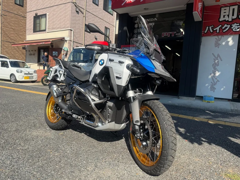 BMW R1300Gs Adv Asa 2026, white / blue, фото 4