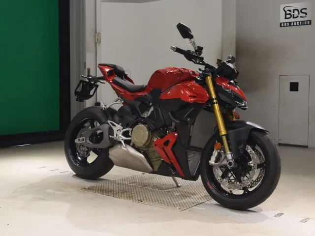Ducati Street Fighter V4S 2026, красный, фото 3