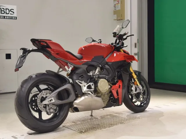 Ducati Street Fighter V4S 2026, красный, фото 5