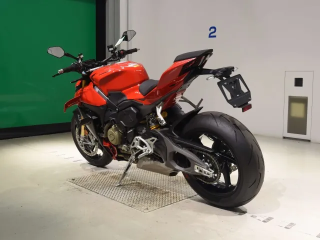 Ducati Street Fighter V4S 2026, красный, фото 6