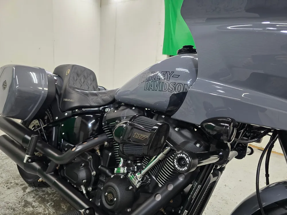 Harley-Davidson FXLRST 2022, серый, фото 13