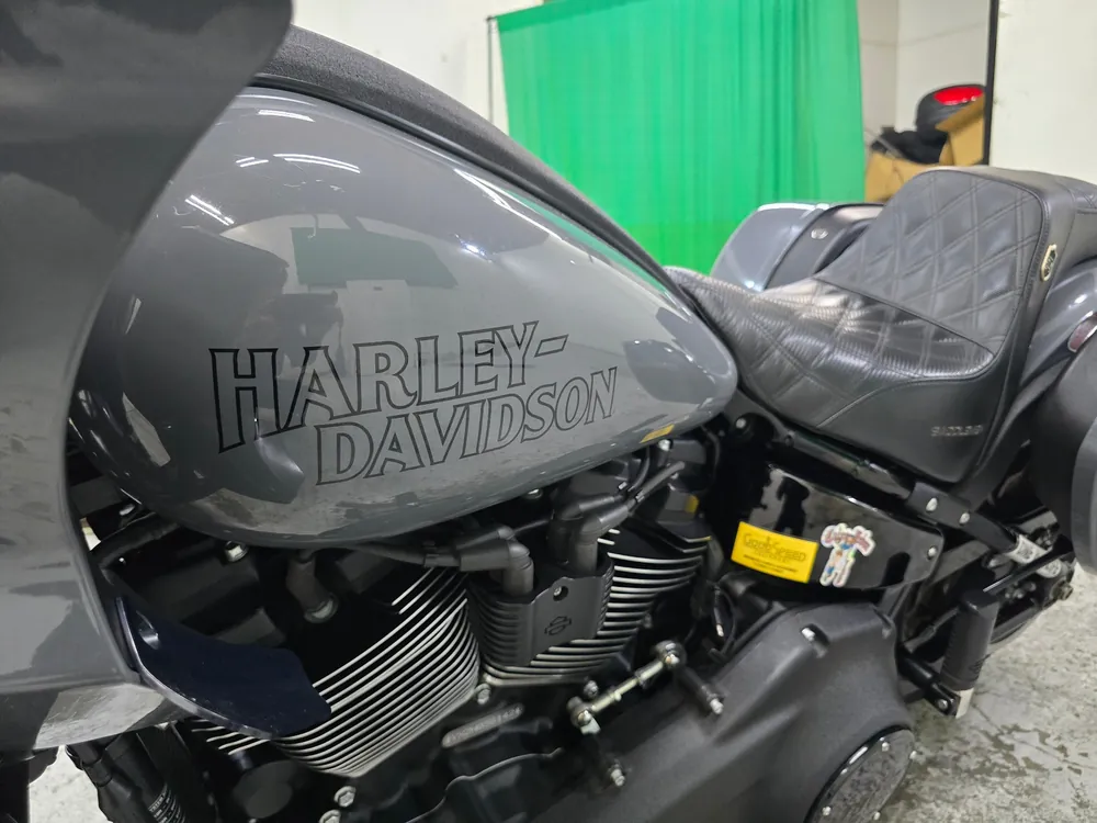 Harley-Davidson FXLRST 2022, серый, фото 16