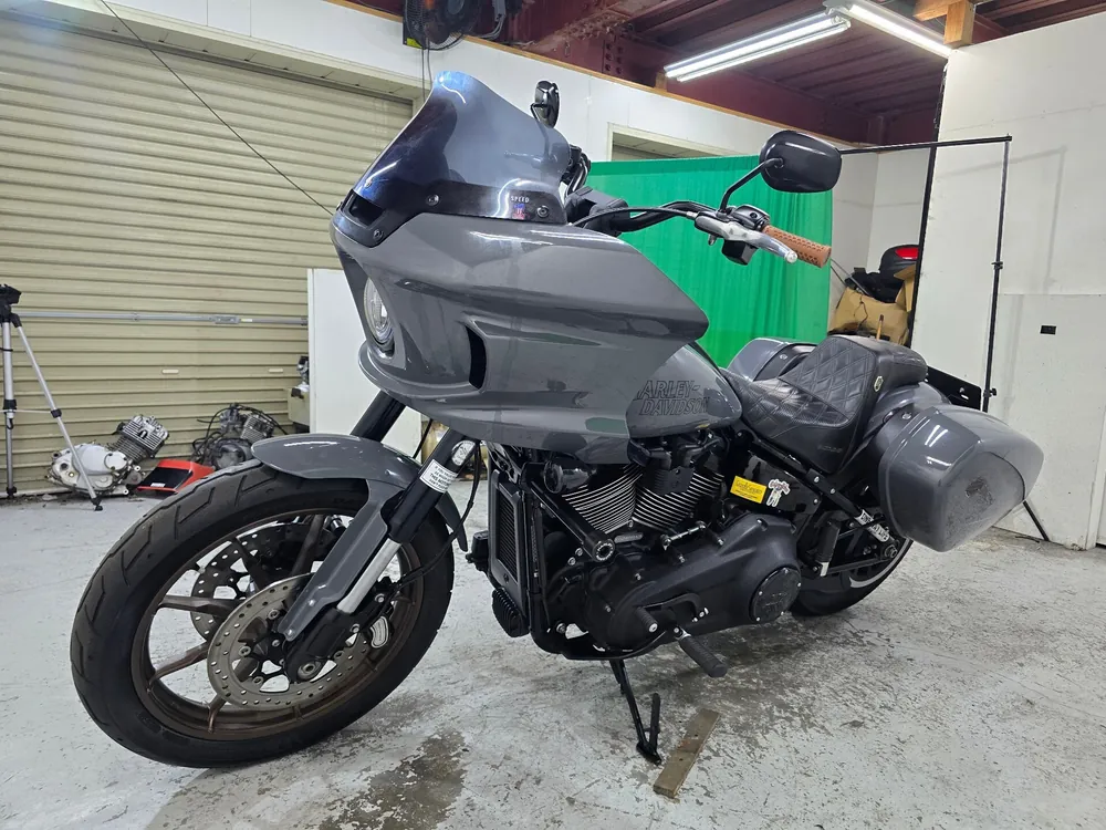Harley-Davidson FXLRST 2022, серый, фото 4