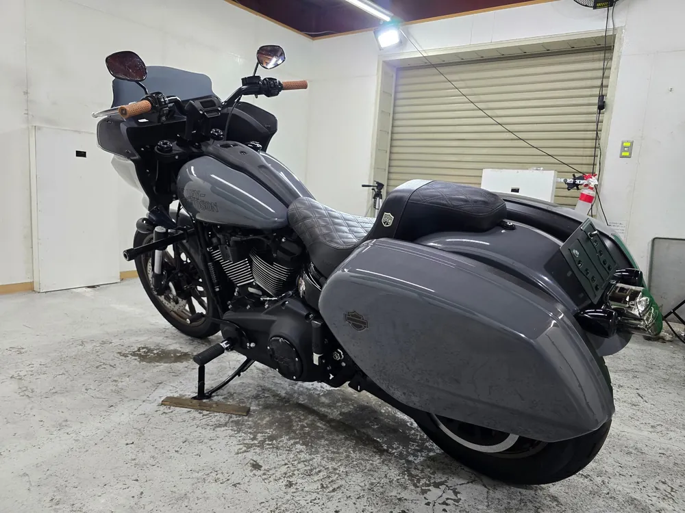 Harley-Davidson FXLRST 2022, серый, фото 6