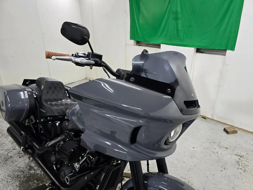 Harley-Davidson FXLRST 2022, серый, фото 7
